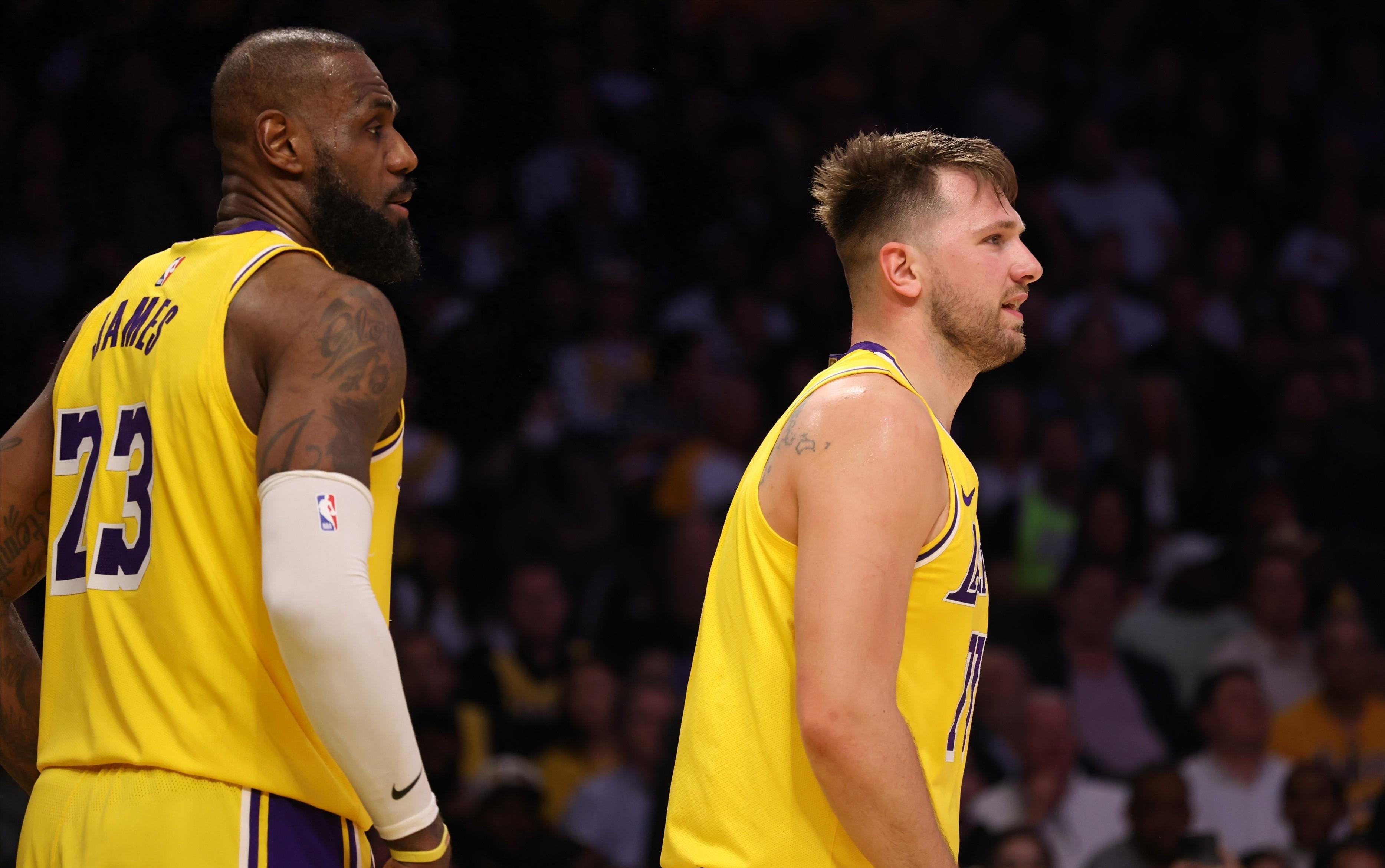 波特兰开拓者发布备战花絮,国际比赛日主帅复盘,NBA季后赛任务艰巨,更衣室氛围转暖的简单介绍 波特兰开拓者发布备战花絮,国际比赛日主帅复盘,NBA季后赛任务艰巨,更衣室氛围转暖的简单介绍