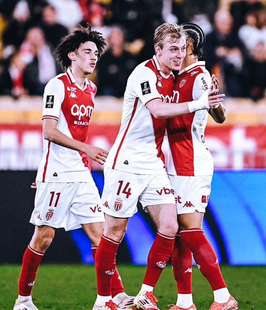 包含摩纳哥迎NBA总决赛关键赛;国际比赛日回应争议;态度坚定;控场能力受关注的词条 包含摩纳哥迎NBA总决赛关键赛;国际比赛日回应争议;态度坚定;控场能力受关注的词条